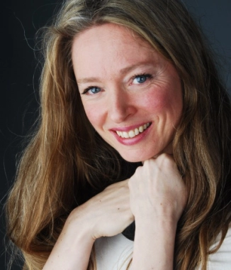 Angèle R