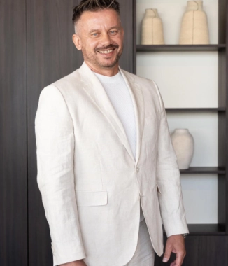 Lukasz J